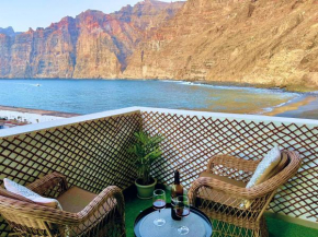 Beachfront Gem with Sand and Sea at Your Doorstep